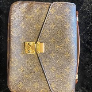 Louis Vuitton Pochette Metis